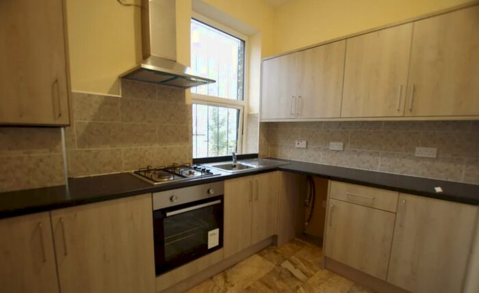 2 Bedroom Flat To Rent In Duckworth Lane, Bradford, West Yorkshire BD9
