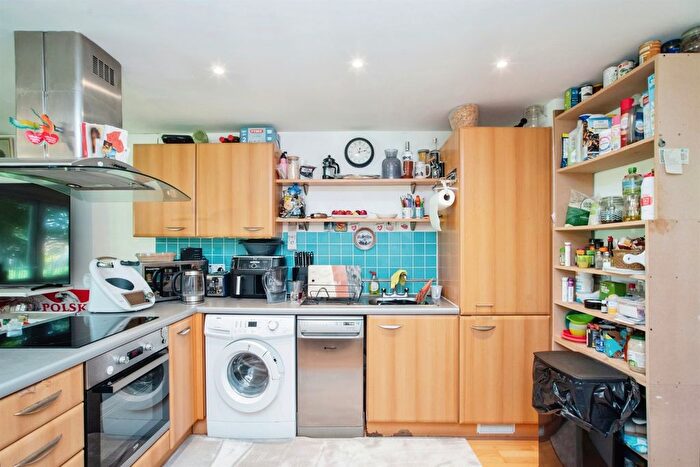 1 Bedroom Flat For Sale In Farthing Close, Watford, WD18