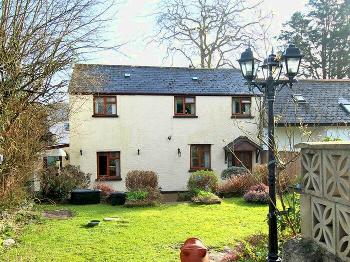 Houses for sale & to rent in PL7 2BL, Moorland Road, Plympton St Mary