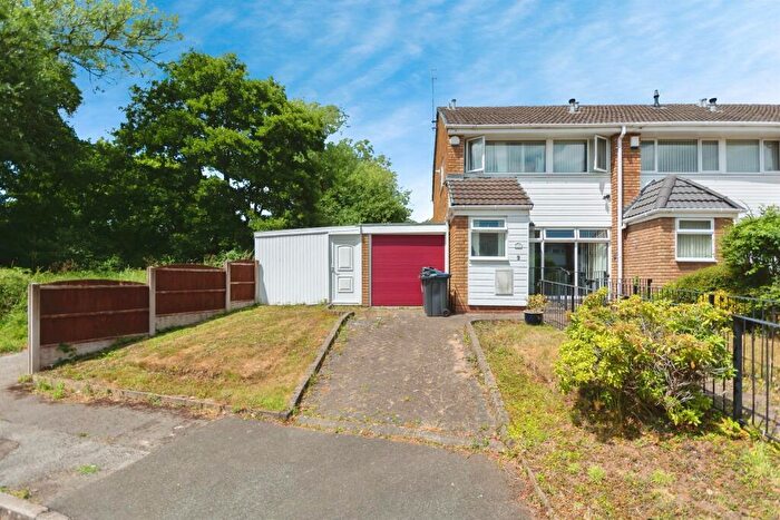 3 Bedroom End Of Terrace House For Sale In Vale Close, Birmingham, B32