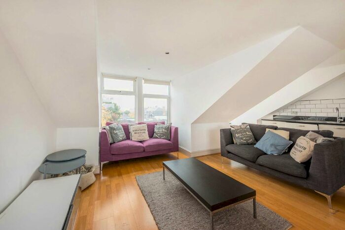 2 Bedroom Flat To Rent In Leigham Court Road, London, SW16