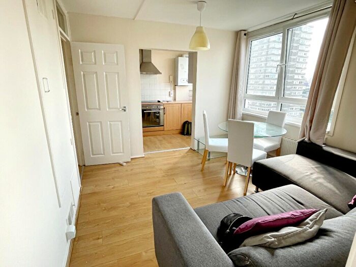 3 Bedroom Flat To Rent In Surrey Lane, London, SW11
