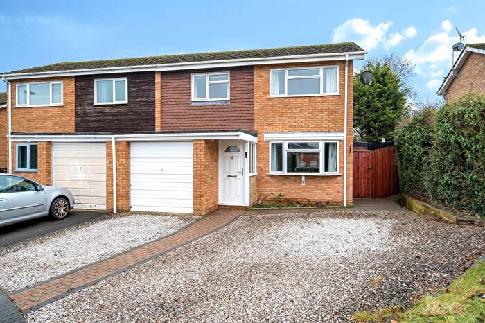 3 Bedroom Semi Detached House For Sale In Daffodil Close, Basingstoke, RG22