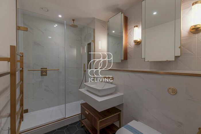 2 Bedroom Flat To Rent In Lockgate Rd, London Gb, London, SW6