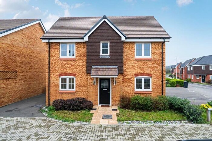 3 Bedroom Detached House To Rent In Fruit Bat Lane, Reading, RG31