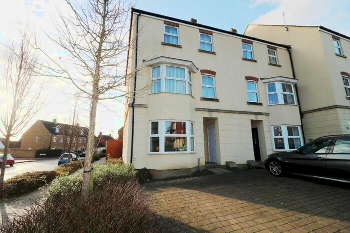 4 Bedroom Semi-Detached House To Rent In Broadview Close, Bridgefield, Ashford, TN25