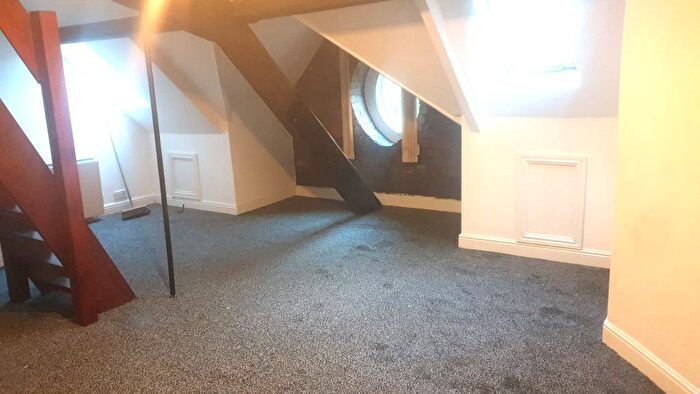 1 Bedroom Flat To Rent In Smith Lane, Bradford, BD9