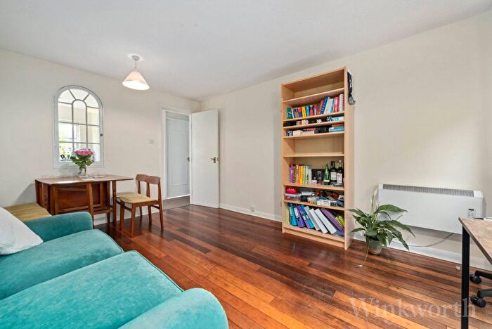 2 Bedroom Flat To Rent In Lucey Way, London, SE16