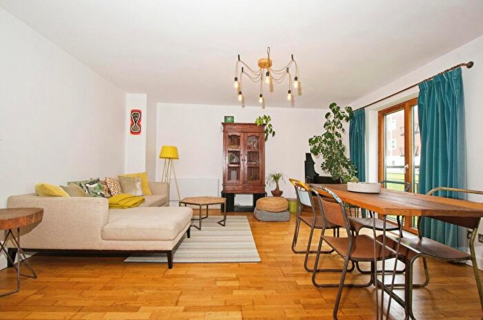 2 Bedroom Flat For Sale In Henke Court, Cardiff, South Glamorgan, CF10