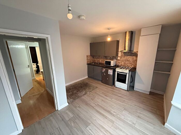 1 Bedroom Flat To Rent In Flat, St Vincents Road, DN1