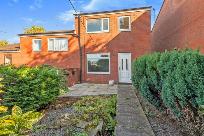 3 Bedroom House To Rent In Wellstone Garth, Leeds, LS13