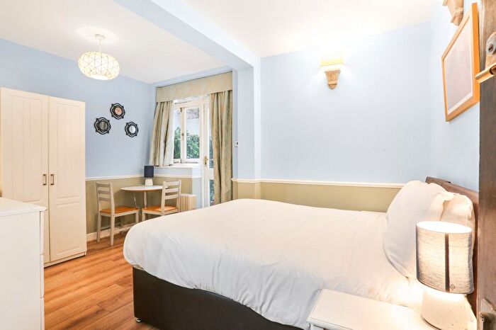Studio To Rent In Castletown Road, West Kensington, W14