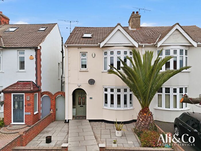 4 Bedroom Semi-Detached House For Sale In Lodge Lane, Grays, RM16