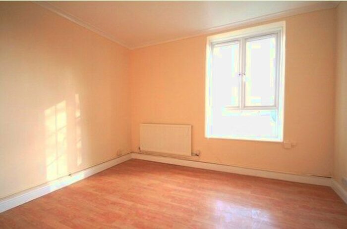 3 Bedroom Flat To Rent In Wheatland House, East Duwlich, SE22