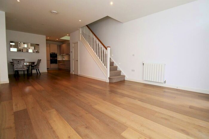 4 Bedroom House To Rent In Armstrong Close, SE3