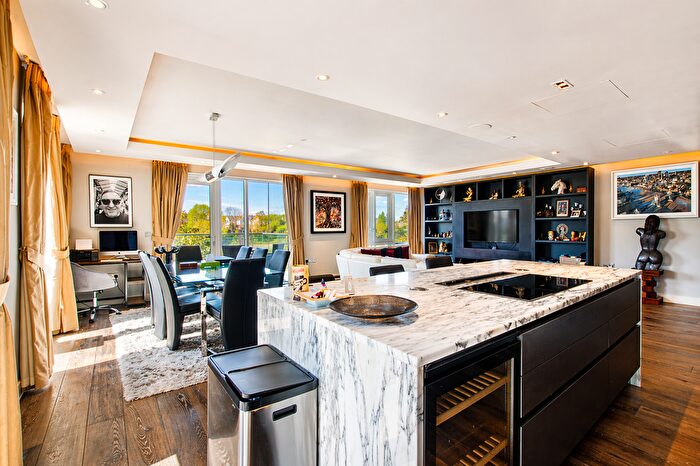 4 Bedroom Flat For Sale In Parrs Way, London, W6