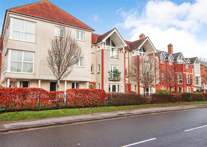 1 Bedroom Apartment For Sale In Avenue Road, Lymington, Hampshire, SO41