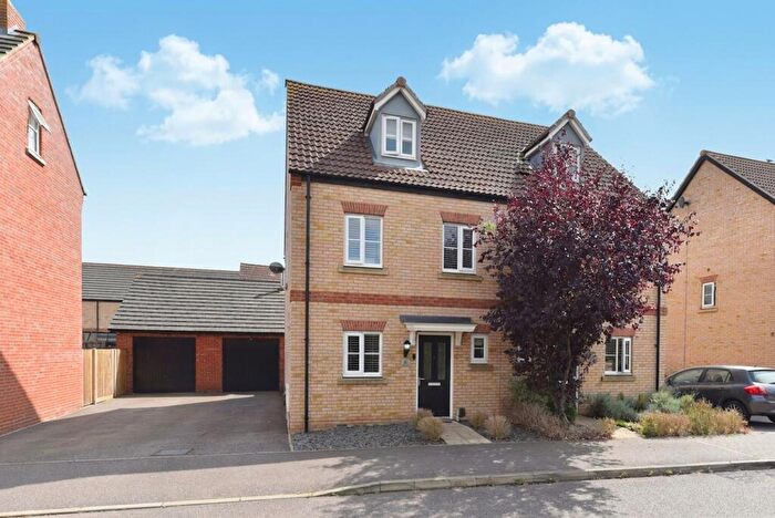 3 Bedroom Semi-Detached House For Sale In Jubilee Close, Sandy, SG19