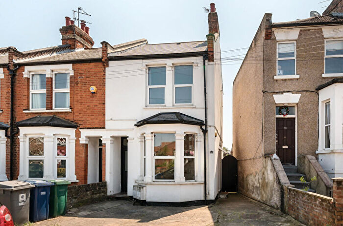 1 Bedroom Apartment For Sale In Margaret Road, New Barnet, EN4