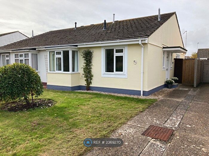 2 Bedroom Bungalow To Rent In Middle Mead, Littlehampton, BN17