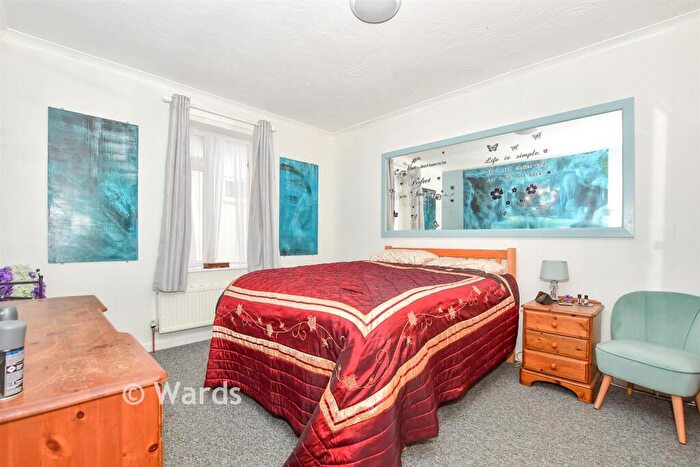 4 Bedroom Chalet For Sale In Sutton Road, Maidstone, Kent, ME15