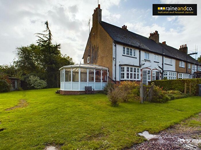 3 Bedroom End Of Terrace House For Sale In St Giles Avenue, Potters Bar, EN6