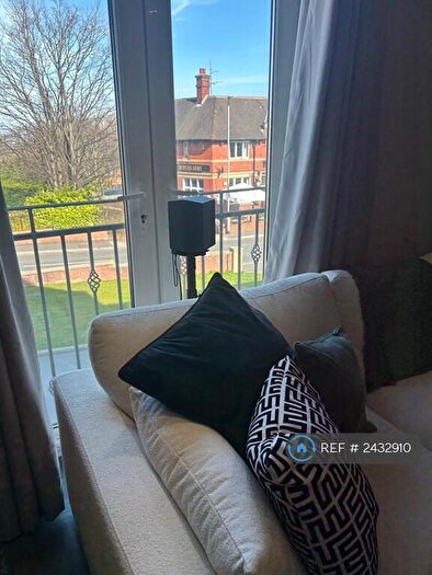 2 Bedroom Flat To Rent In Chantry Court, Morley, LS27