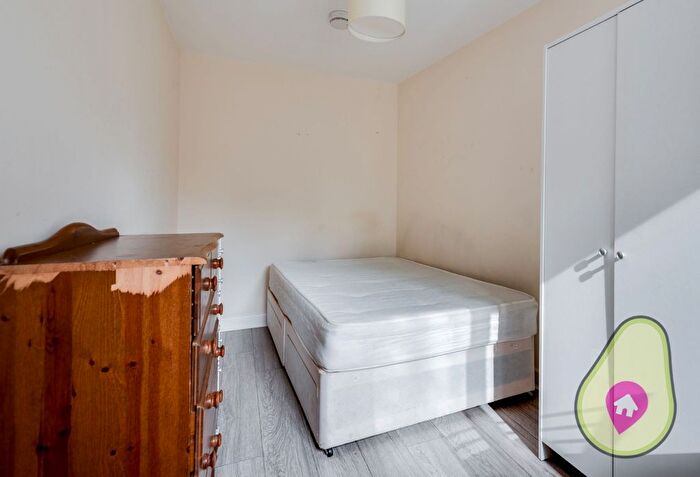 6 Bedroom Semi-Detached House To Rent In Cricket Road, Oxford, OX4