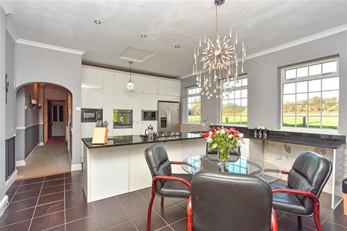 5 Bedroom Chalet For Sale In Warden Road, Eastchurch, Sheerness, Kent, ME12