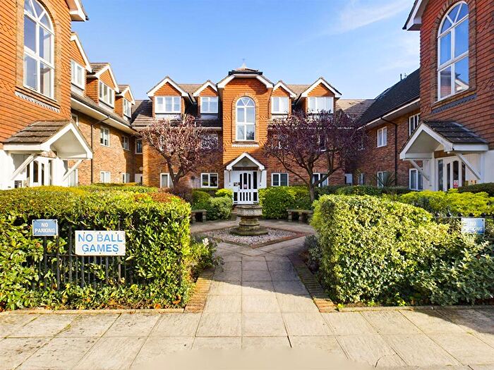 2 Bedroom Flat For Sale In Addington Road, South Croydon, CR2