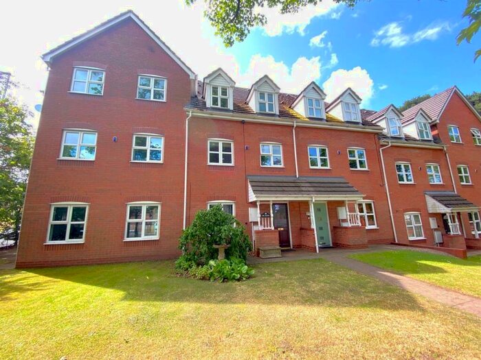 4 Bedroom Town House To Rent In Hollyhurst Drive, Stourbridge, DY8