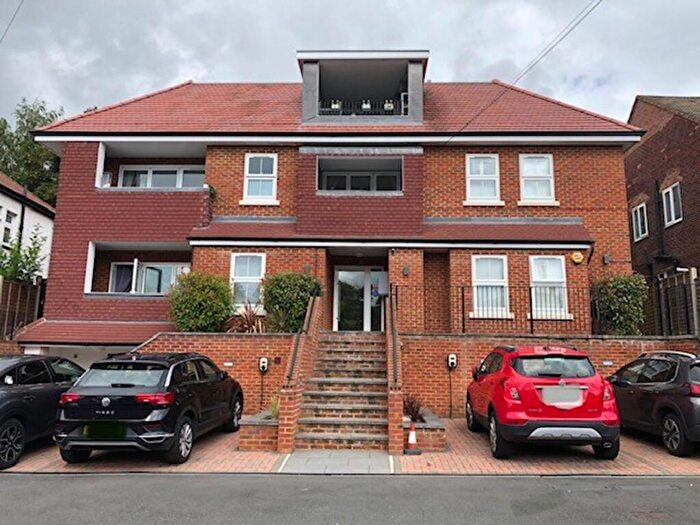 3 Bedroom Flat For Sale In South Drive, Elston Court, CR5