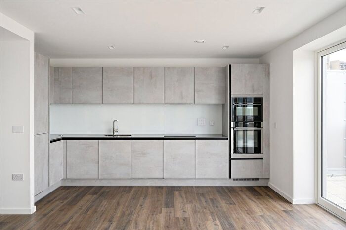 2 Bedroom Flat To Rent In Wheatstone Gardens, London, W10