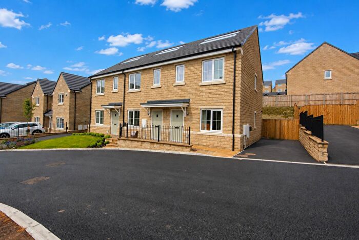 2 Bedroom End Of Terrace House For Sale In Lindley Moor Avenue, Skipton, BD23