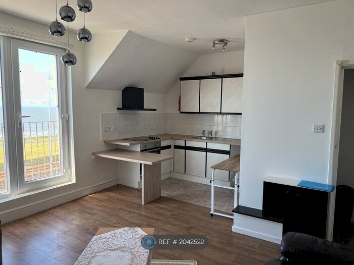 1 Bedroom Flat To Rent In Queens Promenade, Blackpool, FY2
