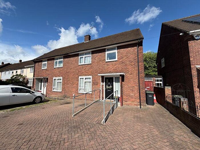 3 Bedroom Semi Detached House For Sale In Eaton Valley Road, Luton, LU2
