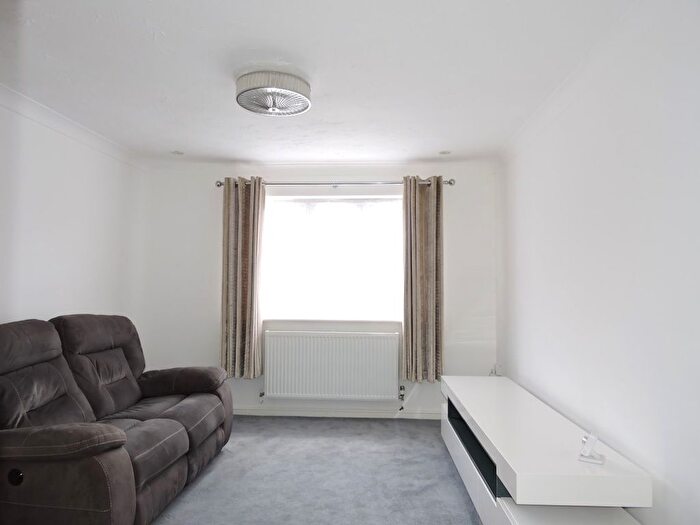 2 Bedroom Flat To Rent In Hollybush Way, Cheshunt, EN7