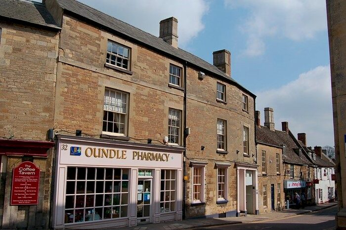 2 Bedroom Flat To Rent In Market Place, Oundle, Cambridgeshire, PE8