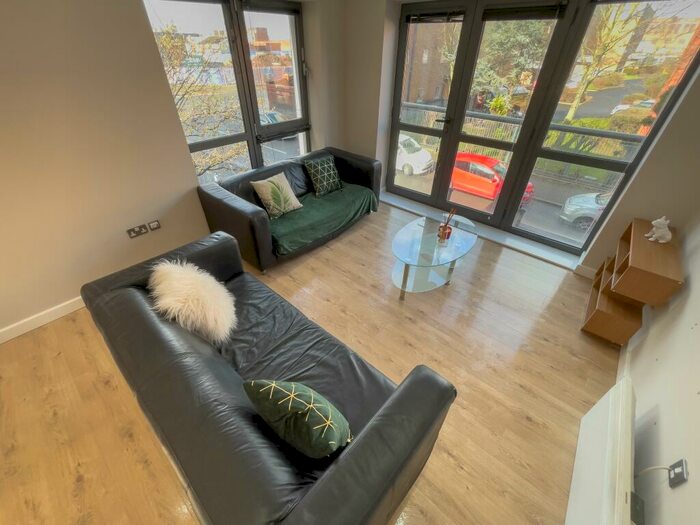 2 Bedroom Apartment To Rent In Leeds Street, L3