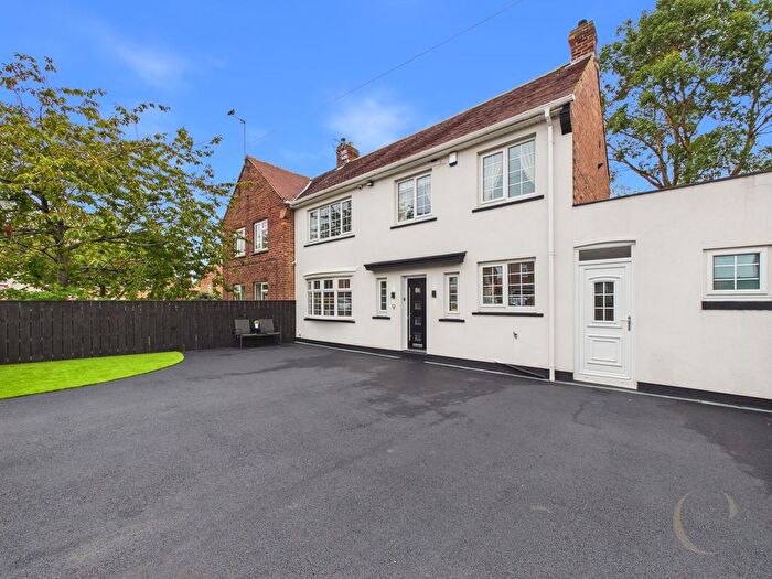 3 Bedroom Semi-Detached House For Sale In Aberdeen Drive, Jarrow, NE32