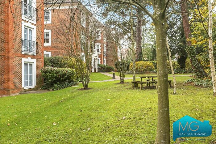 1 Bedroom Apartment For Sale In Cavendish House, Woodside Grange Road, N12
