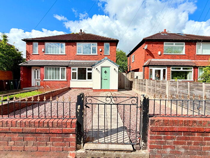 2 Bedroom Semi-Detached House For Sale In Heatley Close, Dane Bank, Denton, M34
