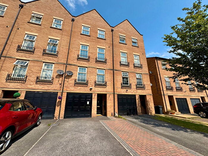 4 Bedroom Town House For Sale In Wheatcrofts, Barnsley, S70