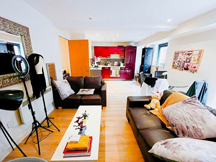 2 Bedroom Flat To Rent In York Place, Leeds, West Yorkshire, LS1