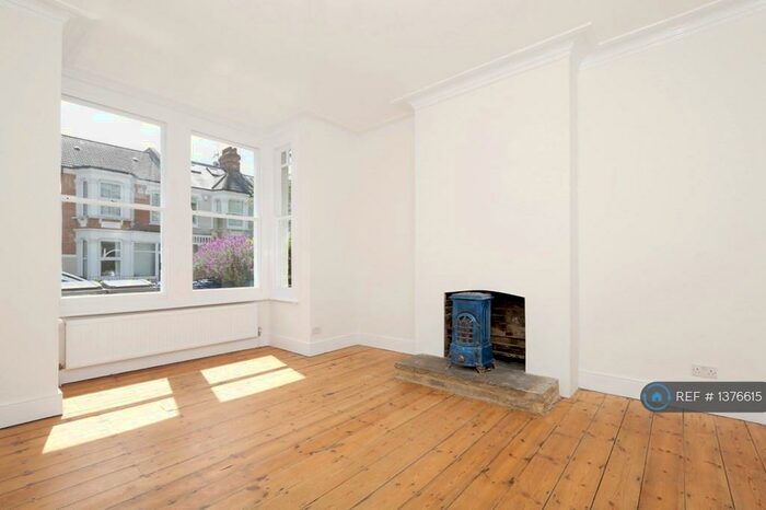 2 Bedroom Flat To Rent In Huntingdon Road, London, N2