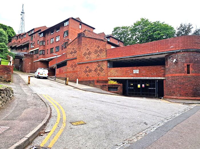 2 Bedroom Flat For Sale In Downs Road, Luton, LU1