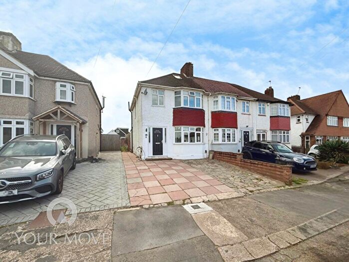 3 Bedroom End Of Terrace House For Sale In Ashen Drive, Dartford, Kent, DA1