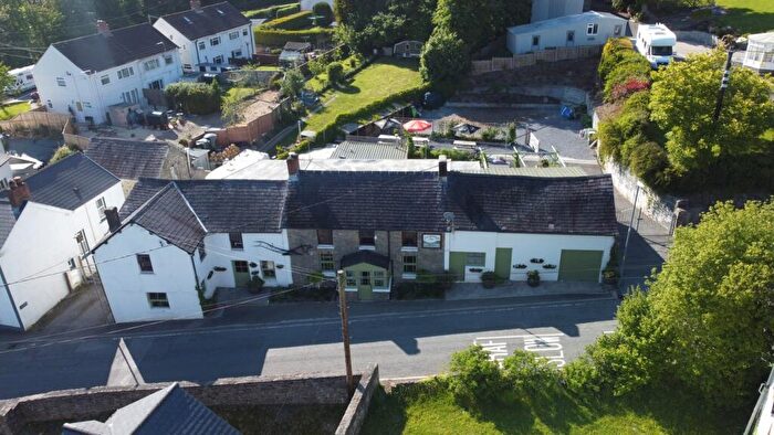 5 Bedroom Pub Retail Property / Shop For Sale In Felingwm, Carmarthen, SA32