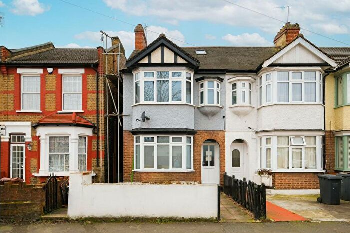 Studio To Rent In Goldsmith Road, Leyton, E10