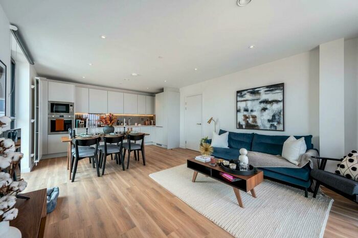 3 Bedroom Flat To Rent In Ten Degrees, Croydon, CR0